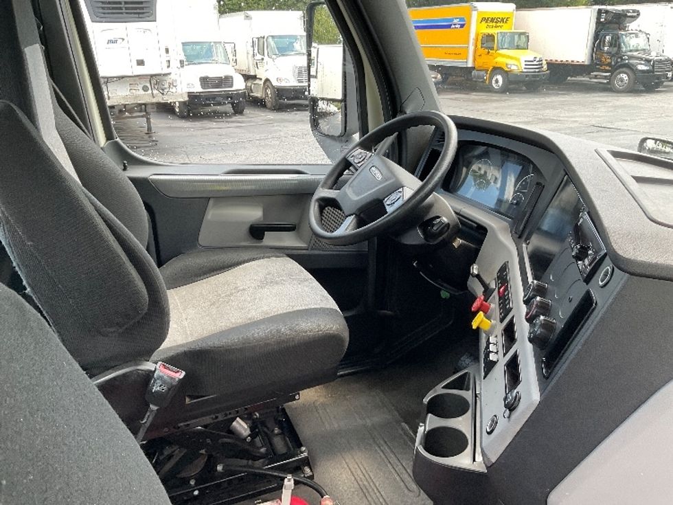 Day Cab Tractor-Heavy Duty Tractors-Freightliner-2018-T12664ST-Duluth-GA-455,437\n\t\tmiles-$ 47,000 - Image 14