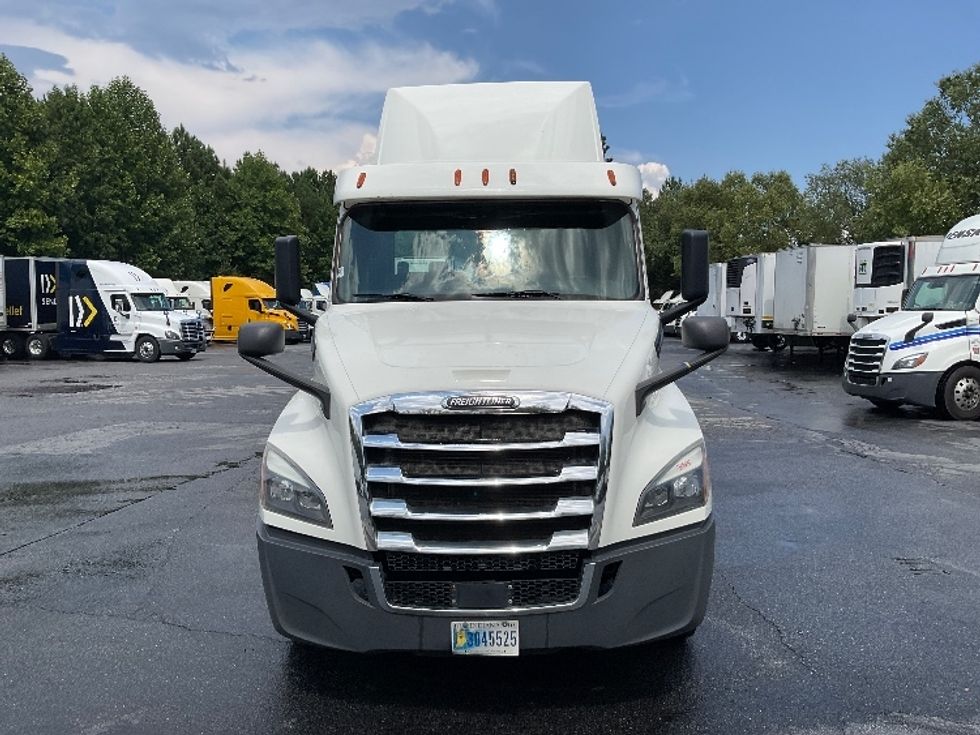 Day Cab Tractor-Heavy Duty Tractors-Freightliner-2018-T12664ST-Duluth-GA-455,437\n\t\tmiles-$ 47,000 - Image 2