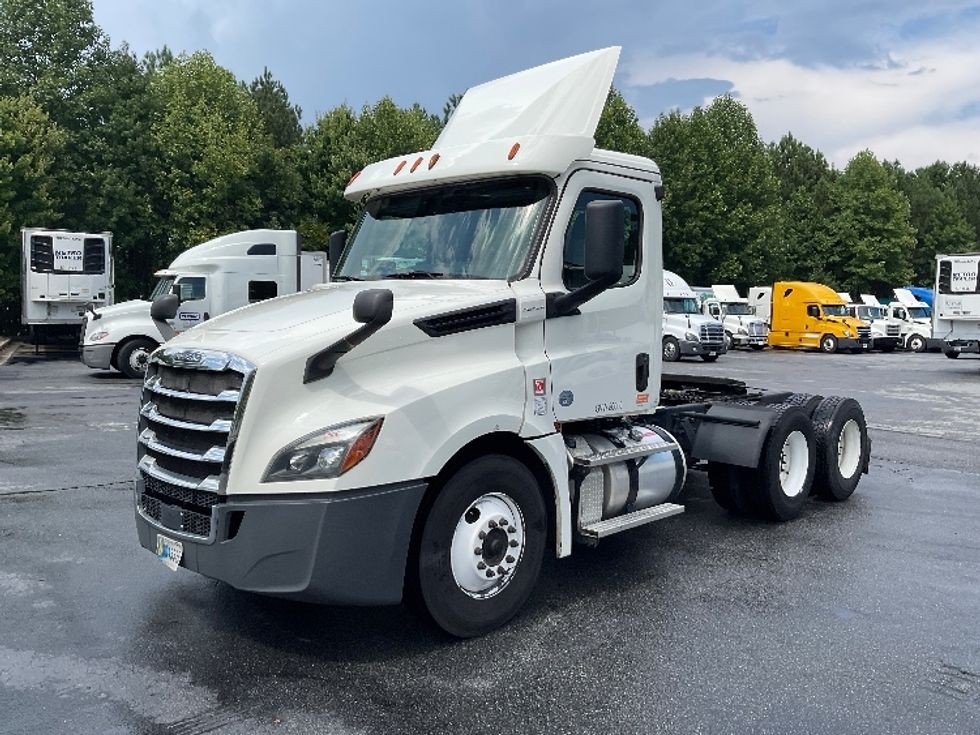Day Cab Tractor-Heavy Duty Tractors-Freightliner-2018-T12664ST-Duluth-GA-455,437\n\t\tmiles-$ 47,000 - Image 3