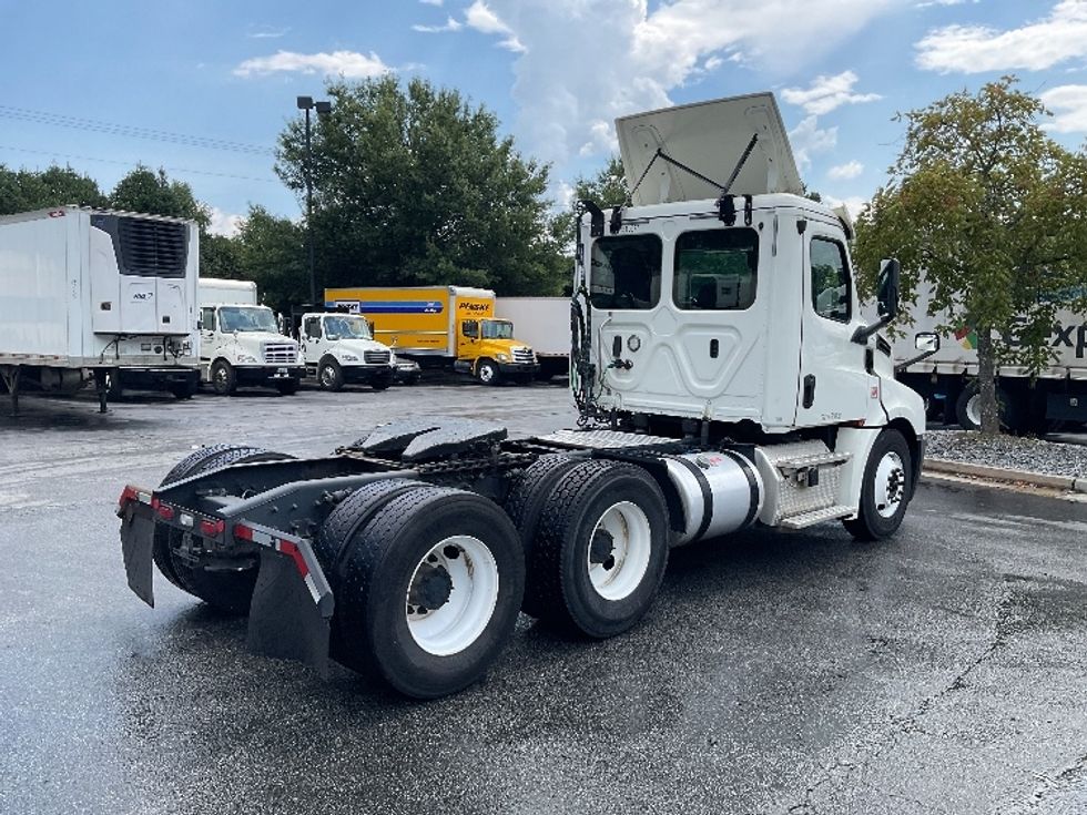 Day Cab Tractor-Heavy Duty Tractors-Freightliner-2018-T12664ST-Duluth-GA-455,437\n\t\tmiles-$ 47,000 - Image 7