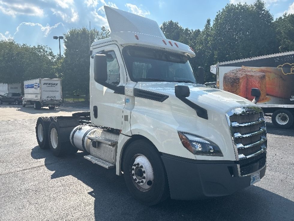 Day Cab Tractor-Heavy Duty Tractors-Freightliner-2018-T12664ST-Duluth-GA-457,119\n\t\tmiles-$ 41,250 - Image 1