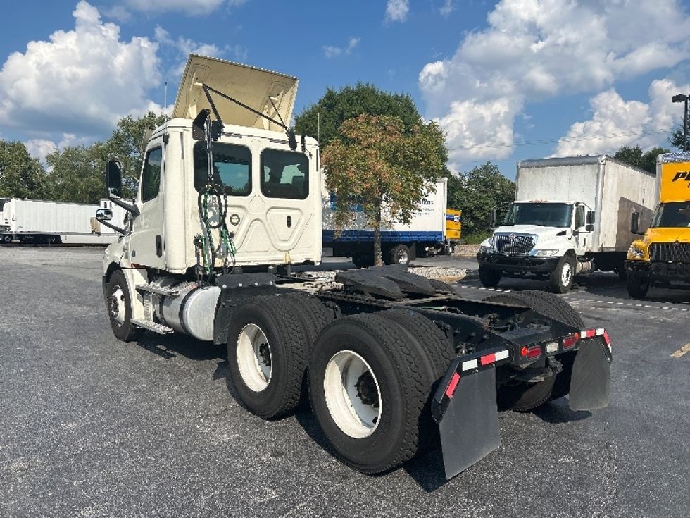 Day Cab Tractor-Heavy Duty Tractors-Freightliner-2018-T12664ST-Duluth-GA-457,119\n\t\tmiles-$ 41,250 - Image 5