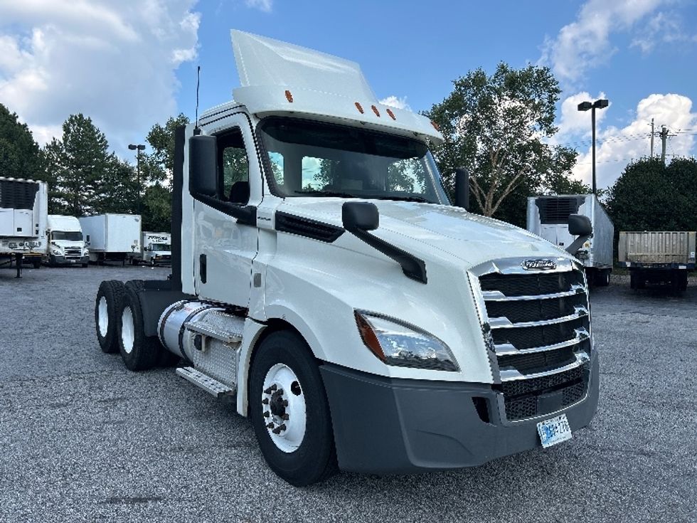Day Cab Tractor-Heavy Duty Tractors-Freightliner-2018-T12664ST-Duluth-GA-458,611\n\t\tmiles-$ 41,250 - Image 1