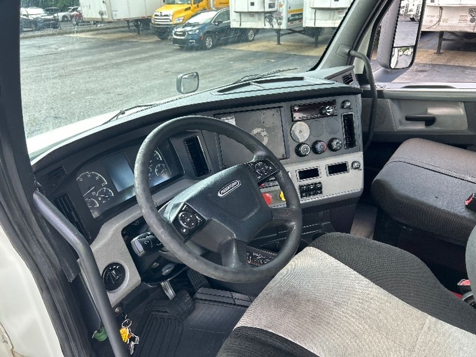 Day Cab Tractor-Heavy Duty Tractors-Freightliner-2018-T12664ST-Duluth-GA-458,611\n\t\tmiles-$ 41,250 - Image 10