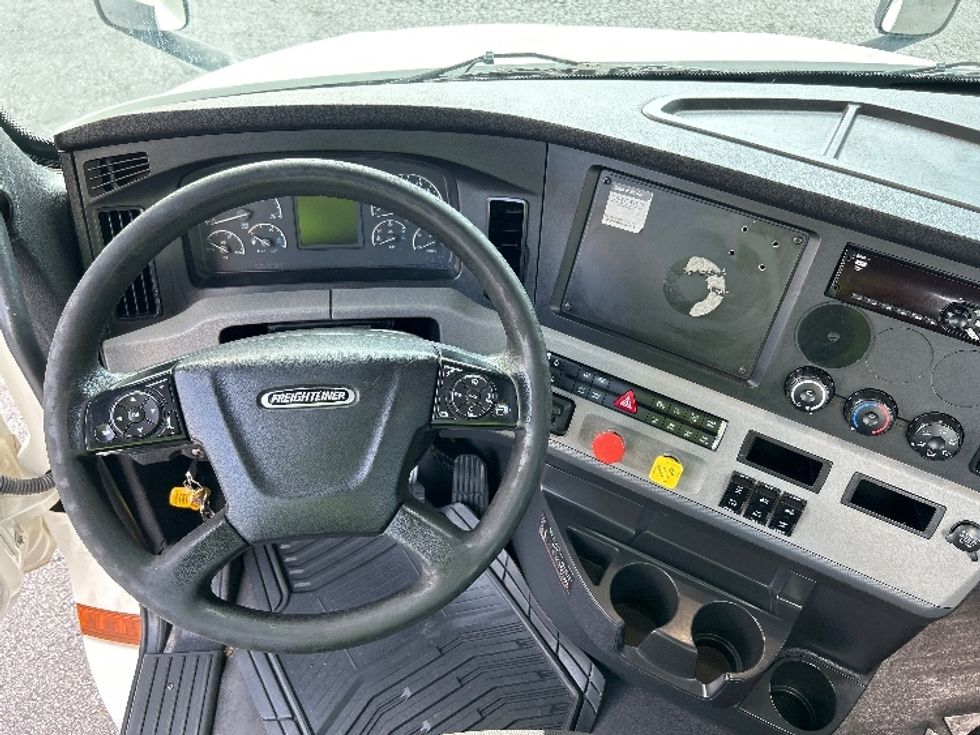 Day Cab Tractor-Heavy Duty Tractors-Freightliner-2018-T12664ST-Duluth-GA-458,611\n\t\tmiles-$ 41,250 - Image 11