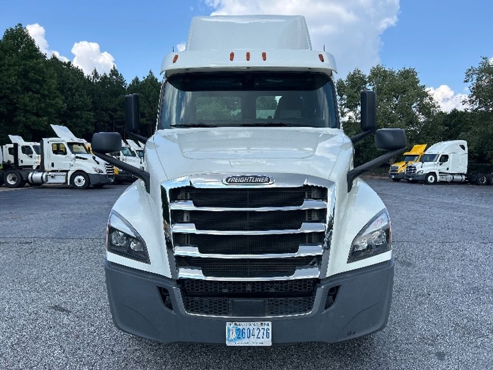 Day Cab Tractor-Heavy Duty Tractors-Freightliner-2018-T12664ST-Duluth-GA-458,611\n\t\tmiles-$ 41,250 - Image 2