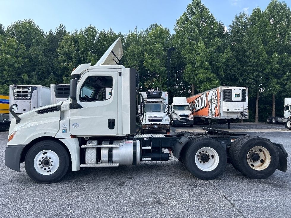Day Cab Tractor-Heavy Duty Tractors-Freightliner-2018-T12664ST-Duluth-GA-458,611\n\t\tmiles-$ 41,250 - Image 4