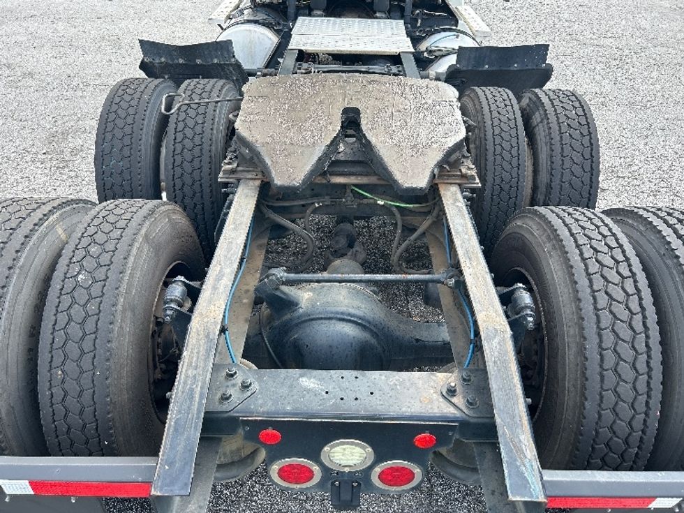 Day Cab Tractor-Heavy Duty Tractors-Freightliner-2018-T12664ST-Duluth-GA-458,611\n\t\tmiles-$ 41,250 - Image 6