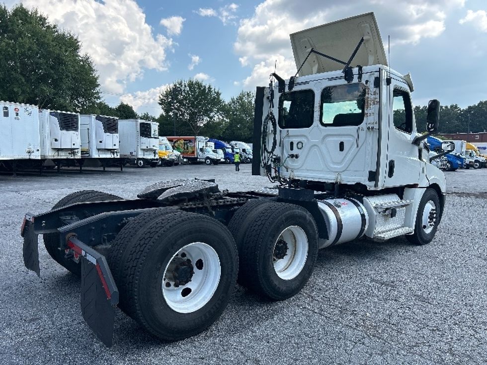 Day Cab Tractor-Heavy Duty Tractors-Freightliner-2018-T12664ST-Duluth-GA-458,611\n\t\tmiles-$ 41,250 - Image 7