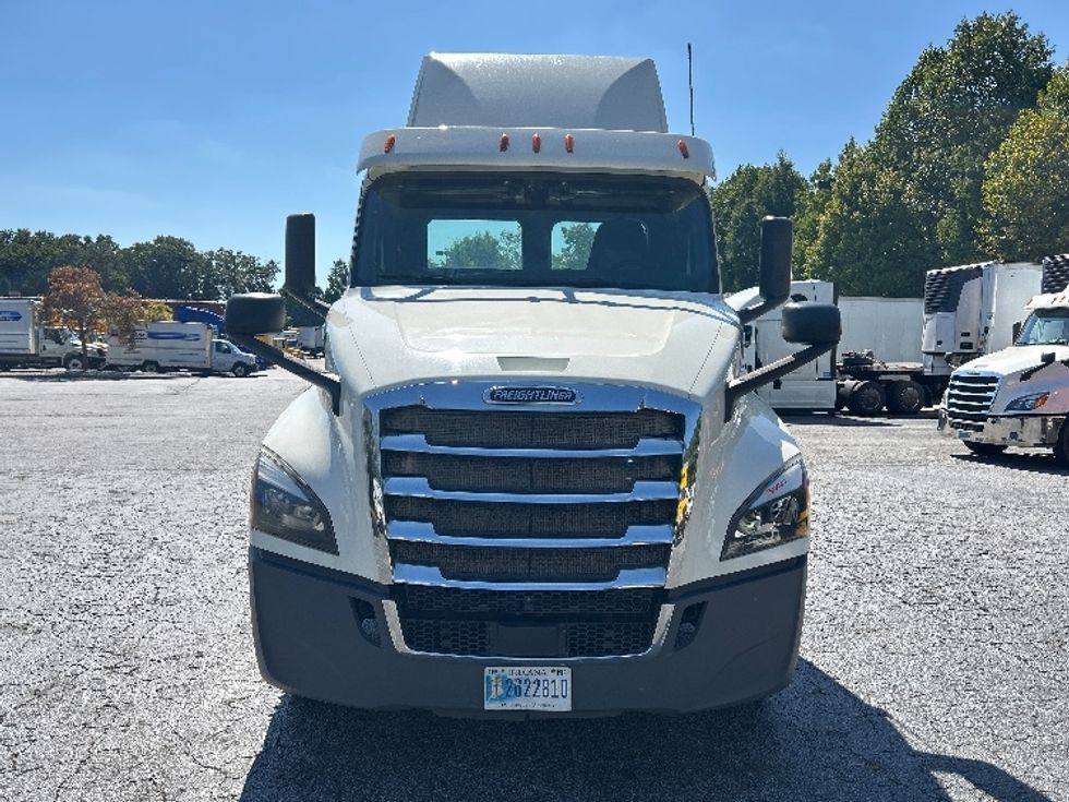 Day Cab Tractor-Heavy Duty Tractors-Freightliner-2018-T12664ST-Duluth-GA-498,764\n\t\tmiles-$ 39,250 - Image 2
