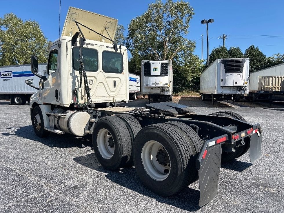 Day Cab Tractor-Heavy Duty Tractors-Freightliner-2018-T12664ST-Duluth-GA-498,764\n\t\tmiles-$ 39,250 - Image 5