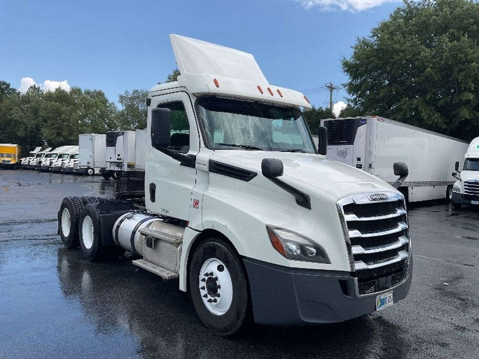 Day Cab Tractor-Heavy Duty Tractors-Freightliner-2018-T12664ST-Duluth-GA-522,973\n\t\tmiles-$ 42,500 - Image 1