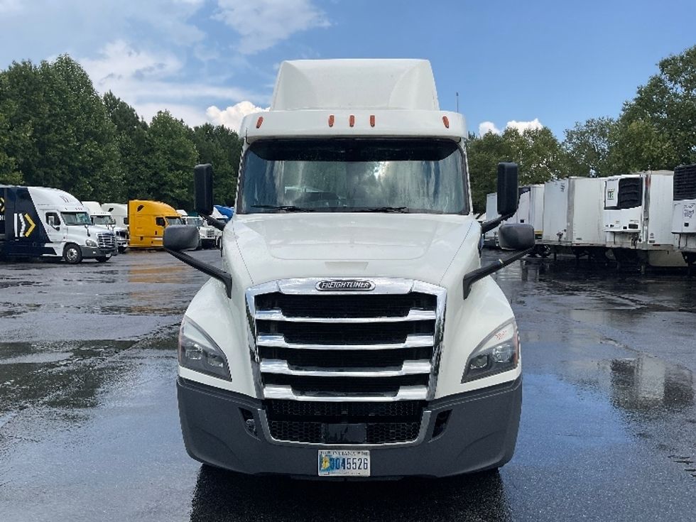 Day Cab Tractor-Heavy Duty Tractors-Freightliner-2018-T12664ST-Duluth-GA-522,973\n\t\tmiles-$ 42,500 - Image 2