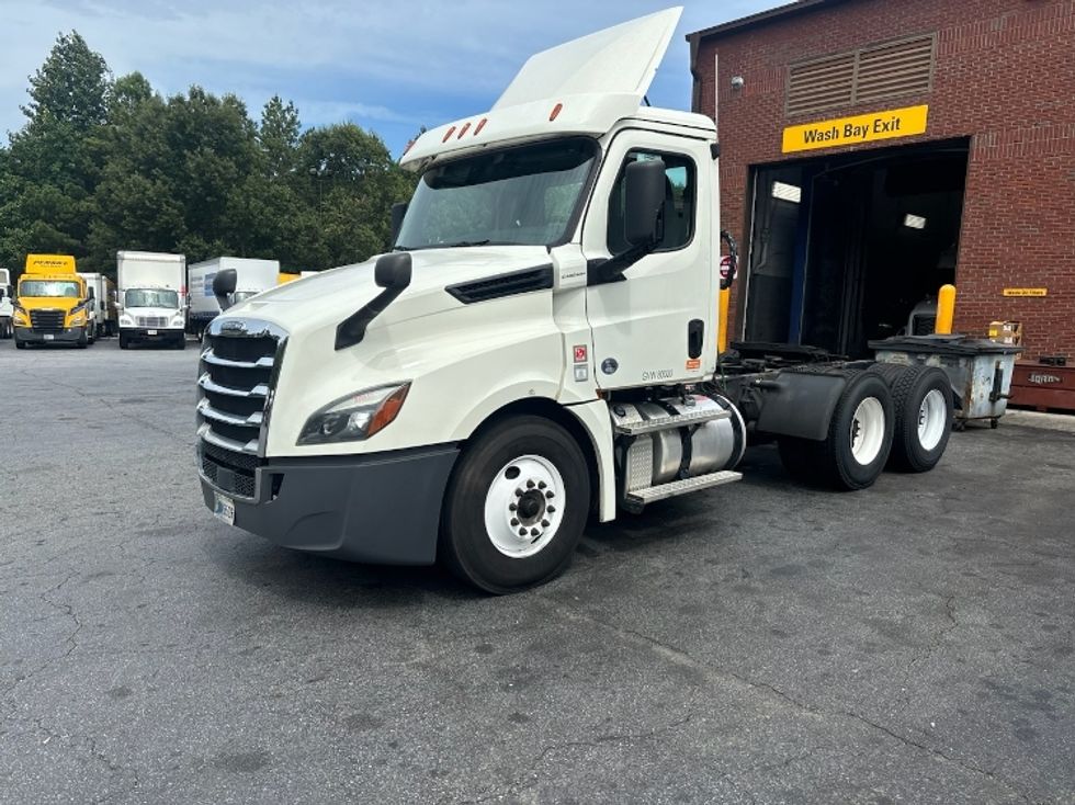 Day Cab Tractor-Heavy Duty Tractors-Freightliner-2018-T12664ST-Duluth-GA-522,973\n\t\tmiles-$ 42,500 - Image 3
