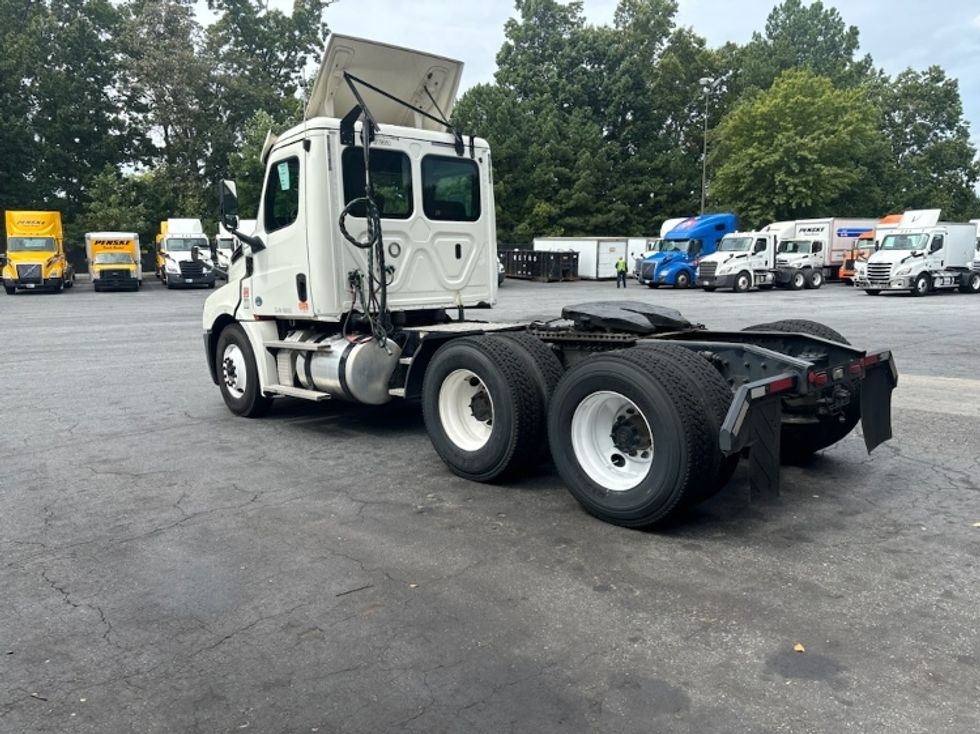 Day Cab Tractor-Heavy Duty Tractors-Freightliner-2018-T12664ST-Duluth-GA-522,973\n\t\tmiles-$ 42,500 - Image 5