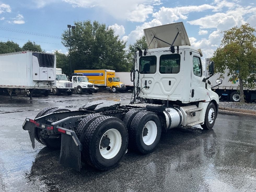 Day Cab Tractor-Heavy Duty Tractors-Freightliner-2018-T12664ST-Duluth-GA-522,973\n\t\tmiles-$ 42,500 - Image 7