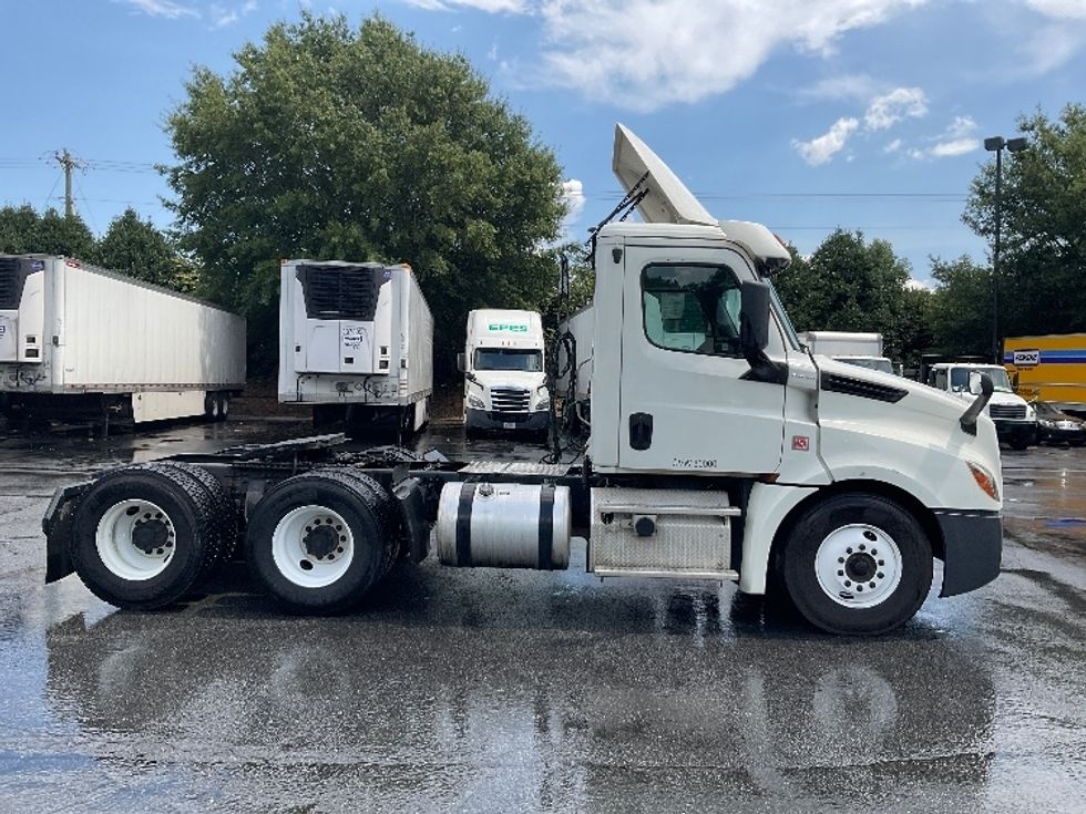 Day Cab Tractor-Heavy Duty Tractors-Freightliner-2018-T12664ST-Duluth-GA-522,973\n\t\tmiles-$ 42,500 - Image 8
