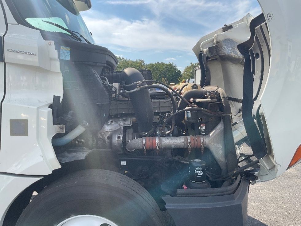 Day Cab Tractor-Heavy Duty Tractors-Freightliner-2018-T12664ST-East Chicago-IN-368,741\n\t\tmiles-$ 41,750 - Image 15