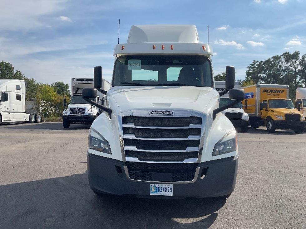 Day Cab Tractor-Heavy Duty Tractors-Freightliner-2018-T12664ST-East Chicago-IN-368,741\n\t\tmiles-$ 41,750 - Image 2