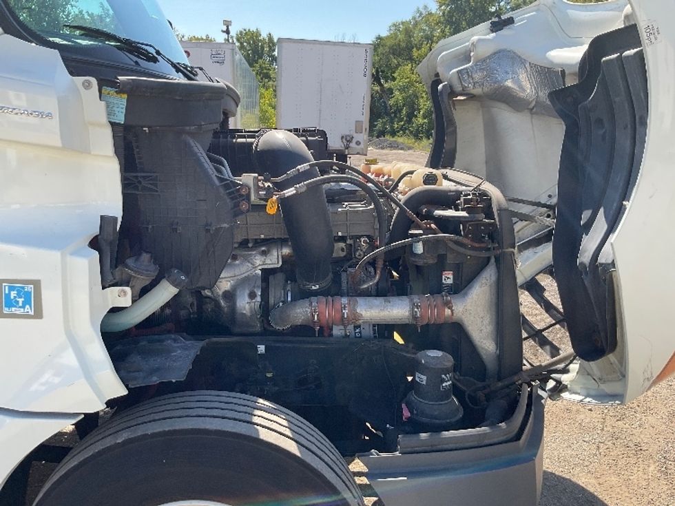 Day Cab Tractor-Heavy Duty Tractors-Freightliner-2018-T12664ST-East Chicago-IN-378,650\n\t\tmiles-$ 41,250 - Image 15