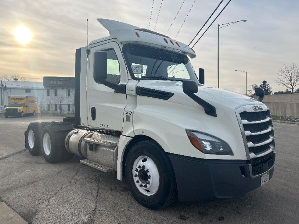 Day Cab Tractor-Heavy Duty Tractors-Freightliner-2018-T12664ST-East Chicago-IN-380,979\n\t\tmiles-$ 36,500 - Image 1