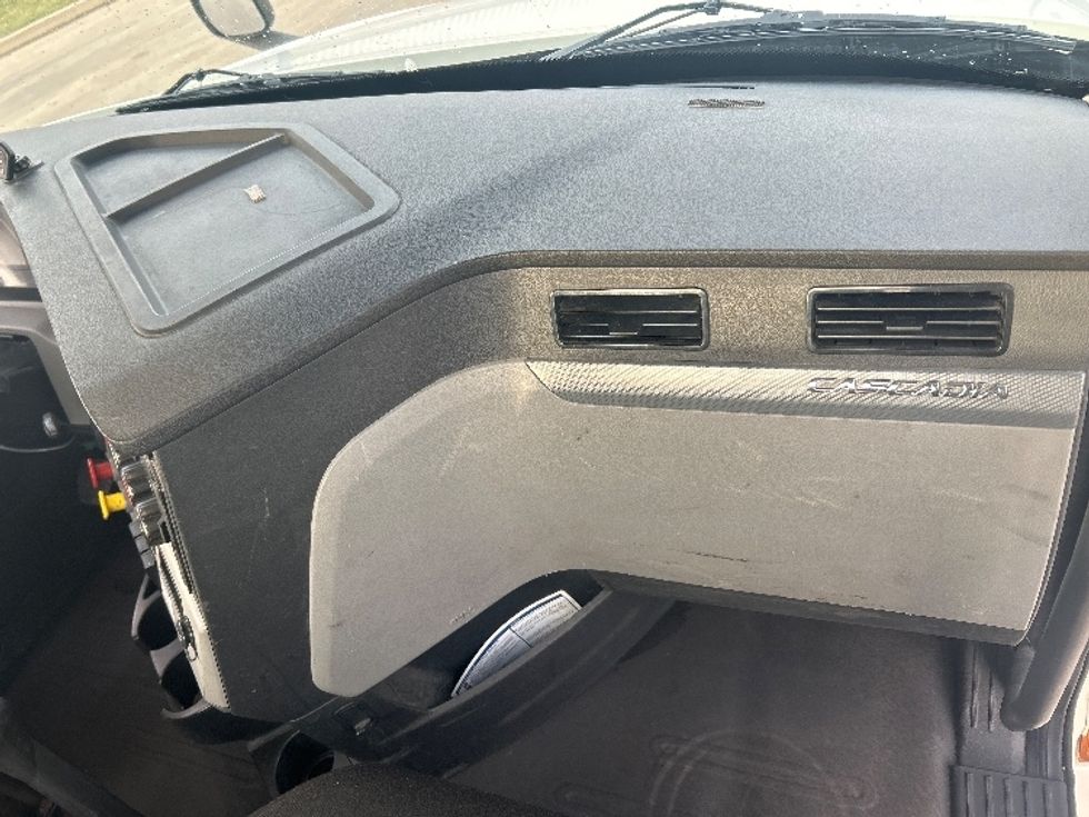 Day Cab Tractor-Heavy Duty Tractors-Freightliner-2018-T12664ST-East Chicago-IN-380,979\n\t\tmiles-$ 36,500 - Image 13