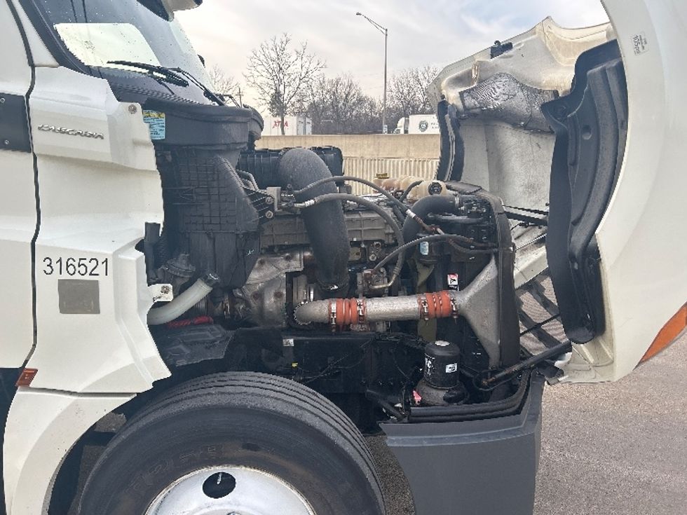 Day Cab Tractor-Heavy Duty Tractors-Freightliner-2018-T12664ST-East Chicago-IN-380,979\n\t\tmiles-$ 36,500 - Image 15