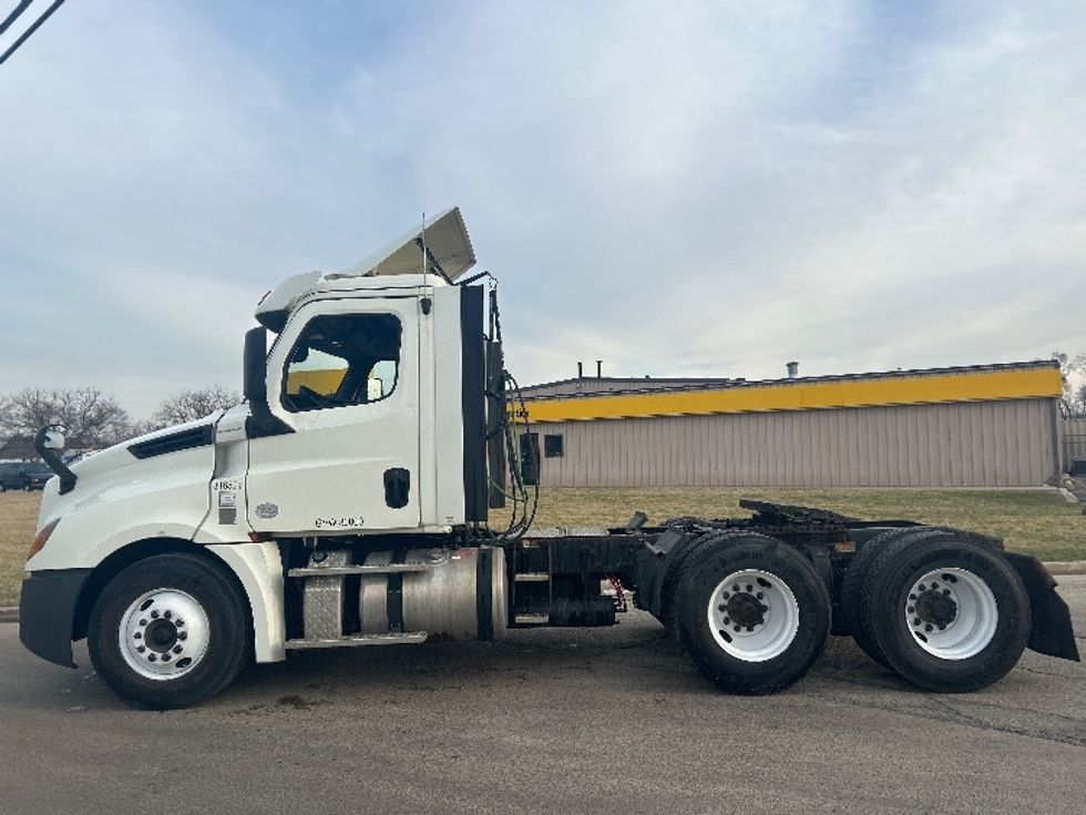 Day Cab Tractor-Heavy Duty Tractors-Freightliner-2018-T12664ST-East Chicago-IN-380,979\n\t\tmiles-$ 36,500 - Image 4