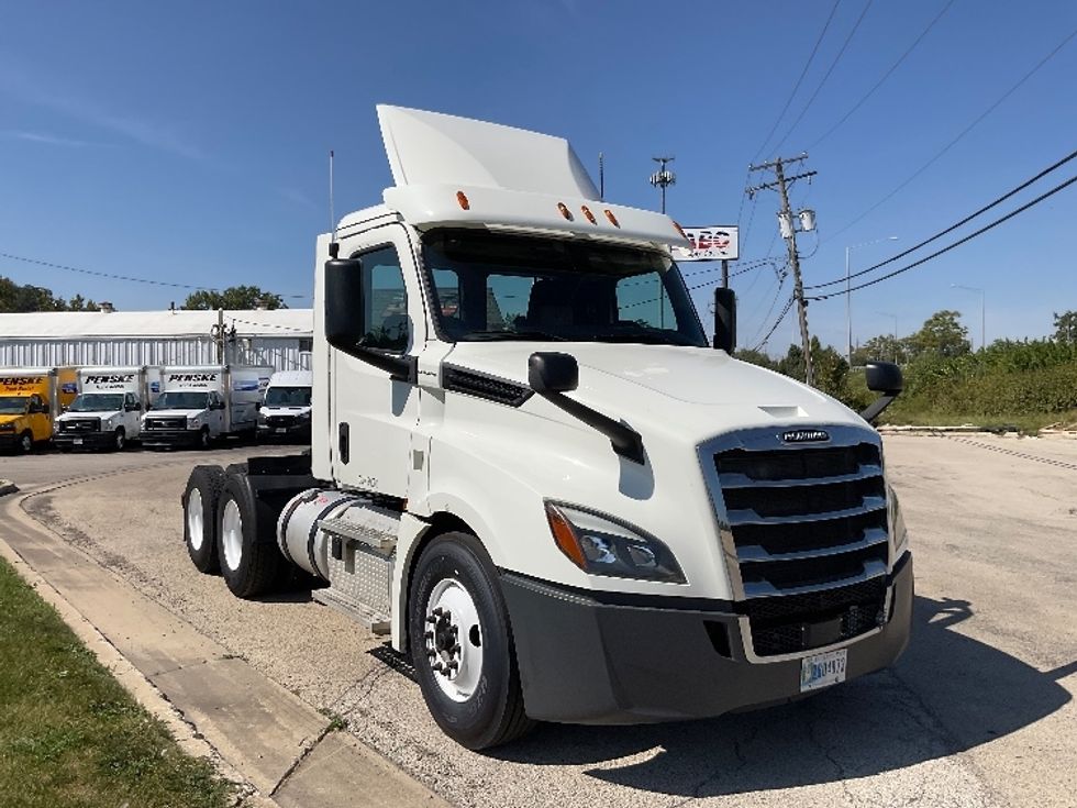 Day Cab Tractor-Heavy Duty Tractors-Freightliner-2018-T12664ST-East Chicago-IN-387,172\n\t\tmiles-$ 41,000 - Image 1
