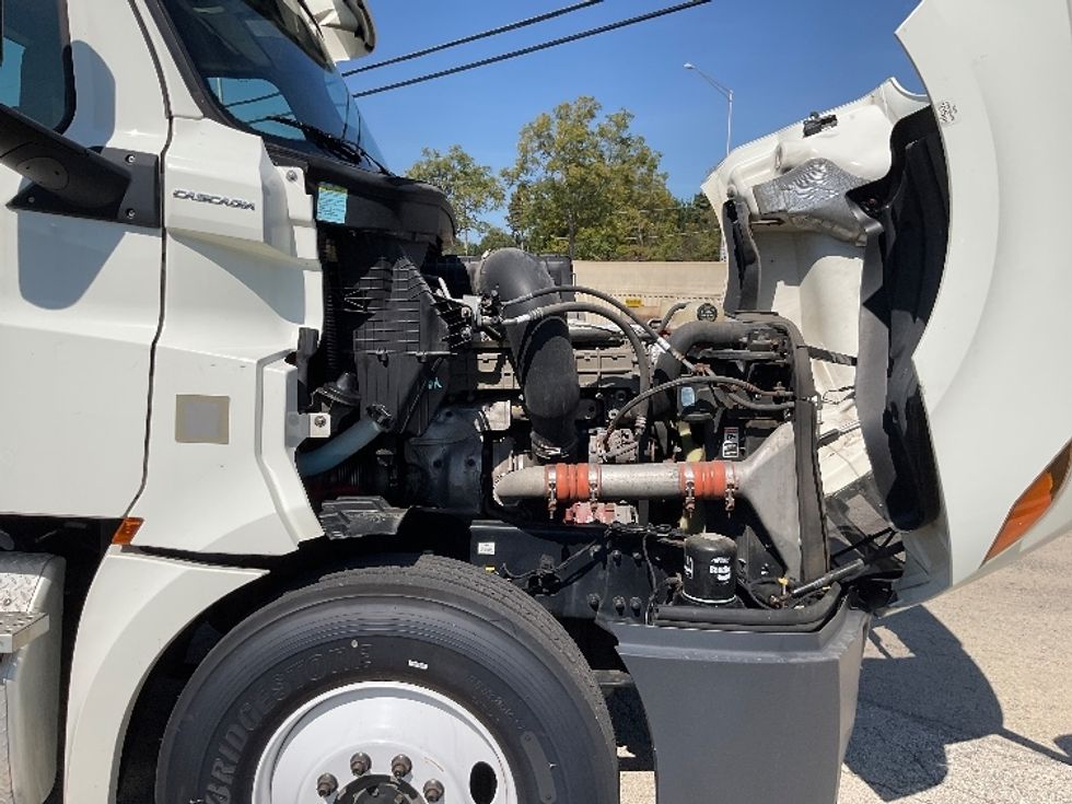 Day Cab Tractor-Heavy Duty Tractors-Freightliner-2018-T12664ST-East Chicago-IN-387,172\n\t\tmiles-$ 41,000 - Image 15