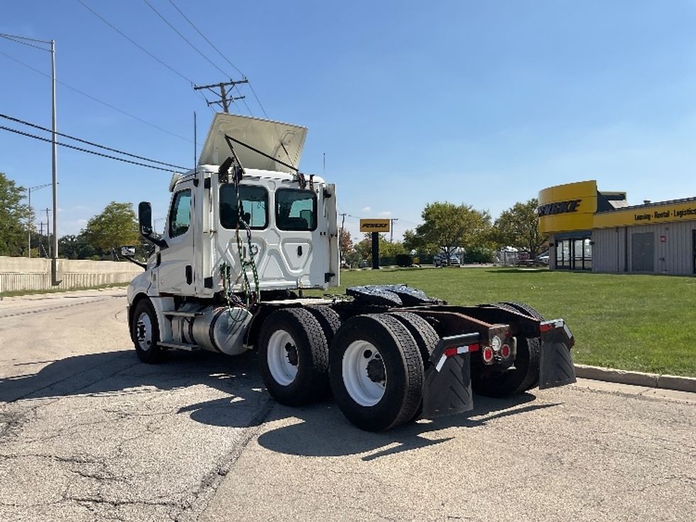 Day Cab Tractor-Heavy Duty Tractors-Freightliner-2018-T12664ST-East Chicago-IN-387,172\n\t\tmiles-$ 41,000 - Image 5