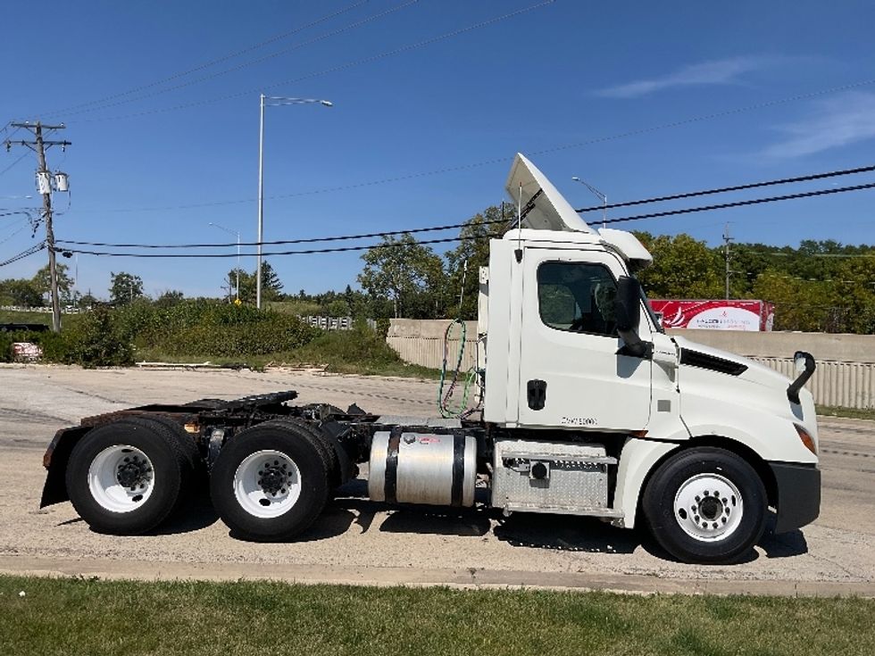 Day Cab Tractor-Heavy Duty Tractors-Freightliner-2018-T12664ST-East Chicago-IN-387,172\n\t\tmiles-$ 41,000 - Image 8