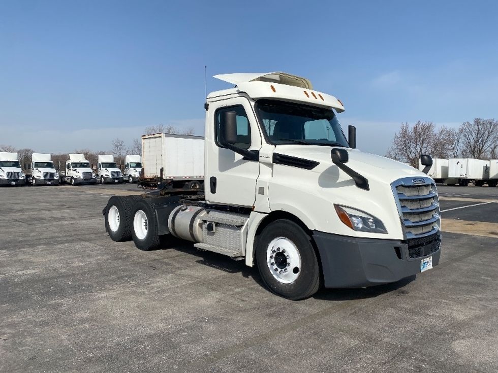 Day Cab Tractor-Heavy Duty Tractors-Freightliner-2018-T12664ST-East Chicago-IN-399,194\n\t\tmiles-$ 42,250 - Image 1