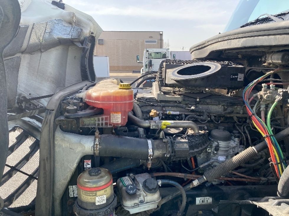 Day Cab Tractor-Heavy Duty Tractors-Freightliner-2018-T12664ST-East Chicago-IN-399,194\n\t\tmiles-$ 42,250 - Image 16