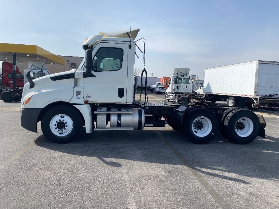 Day Cab Tractor-Heavy Duty Tractors-Freightliner-2018-T12664ST-East Chicago-IN-399,194\n\t\tmiles-$ 42,250 - Image 4