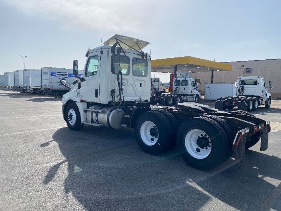 Day Cab Tractor-Heavy Duty Tractors-Freightliner-2018-T12664ST-East Chicago-IN-399,194\n\t\tmiles-$ 42,250 - Image 5