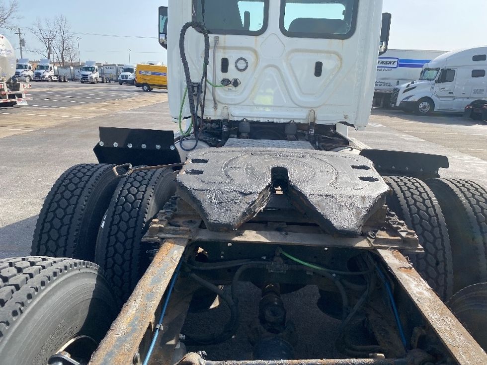 Day Cab Tractor-Heavy Duty Tractors-Freightliner-2018-T12664ST-East Chicago-IN-399,194\n\t\tmiles-$ 42,250 - Image 6