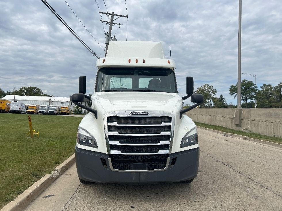 Day Cab Tractor-Heavy Duty Tractors-Freightliner-2018-T12664ST-East Chicago-IN-416,448\n\t\tmiles-$ 39,500 - Image 2