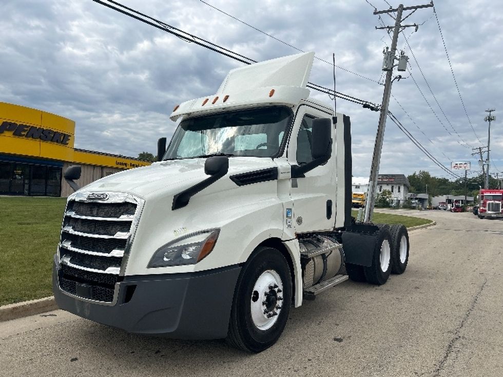 Day Cab Tractor-Heavy Duty Tractors-Freightliner-2018-T12664ST-East Chicago-IN-416,448\n\t\tmiles-$ 39,500 - Image 3