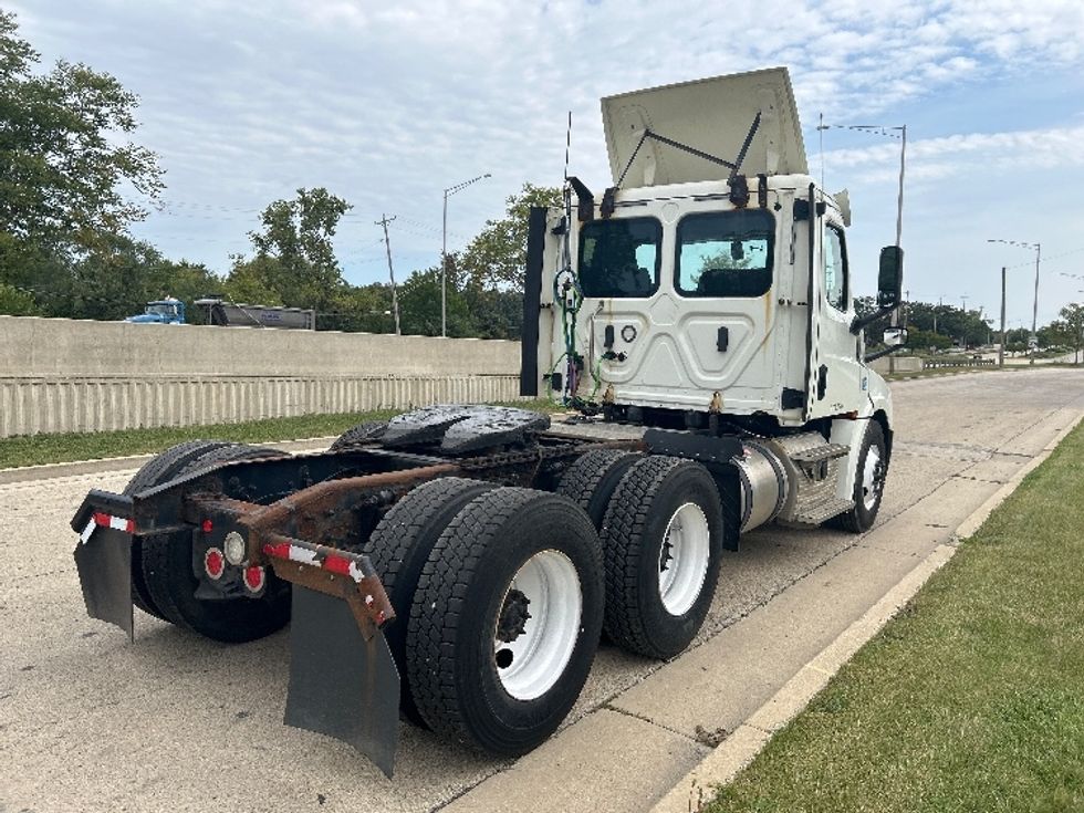 Day Cab Tractor-Heavy Duty Tractors-Freightliner-2018-T12664ST-East Chicago-IN-416,448\n\t\tmiles-$ 39,500 - Image 7