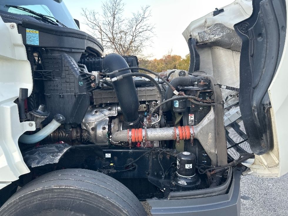 Day Cab Tractor-Heavy Duty Tractors-Freightliner-2018-T12664ST-East Chicago-IN-418,542\n\t\tmiles-$ 39,500 - Image 15