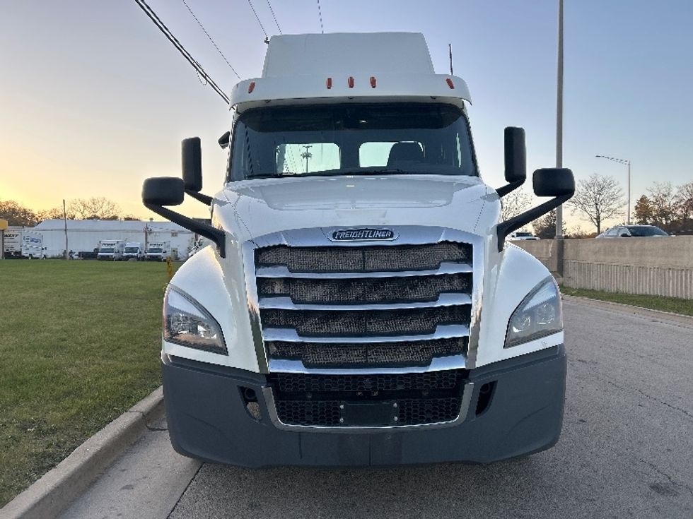 Day Cab Tractor-Heavy Duty Tractors-Freightliner-2018-T12664ST-East Chicago-IN-418,542\n\t\tmiles-$ 39,500 - Image 2