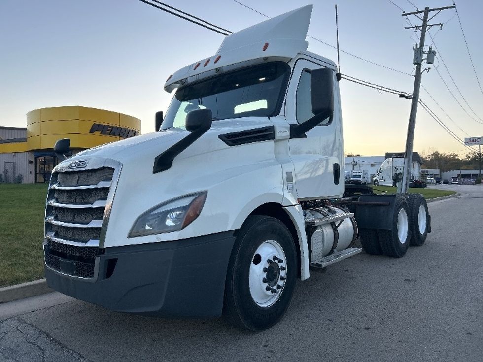 Day Cab Tractor-Heavy Duty Tractors-Freightliner-2018-T12664ST-East Chicago-IN-418,542\n\t\tmiles-$ 39,500 - Image 3