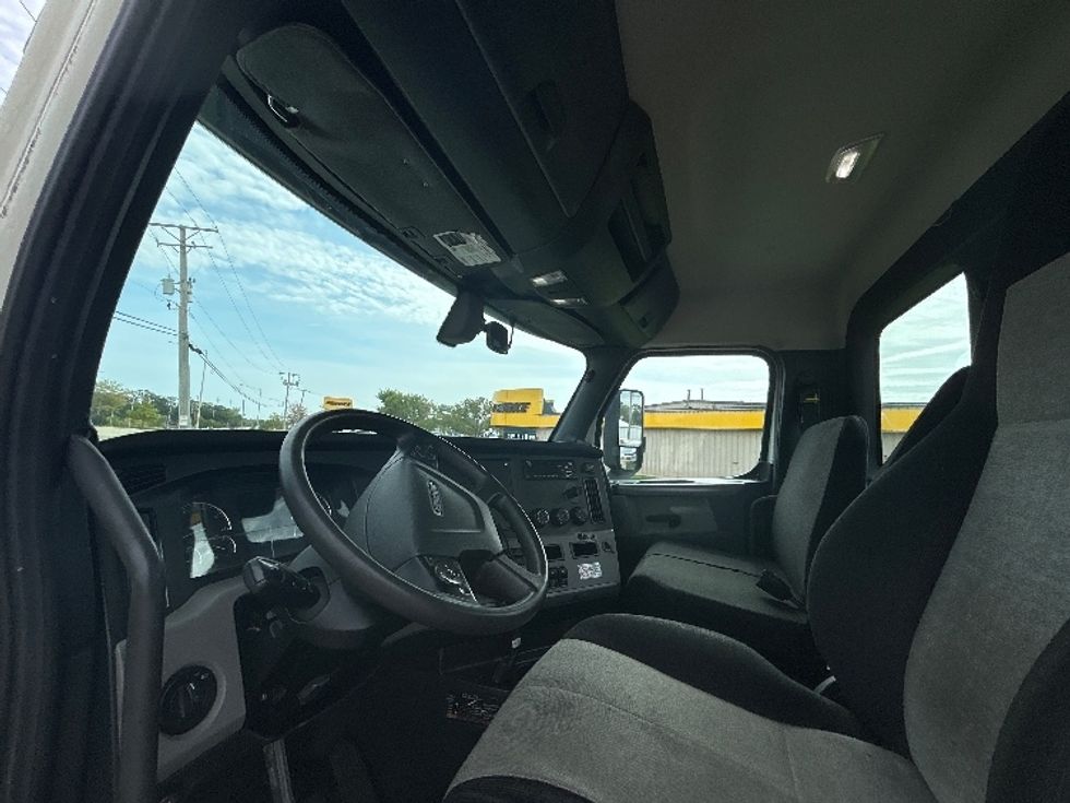 Day Cab Tractor-Heavy Duty Tractors-Freightliner-2018-T12664ST-East Chicago-IN-434,993\n\t\tmiles-$ 38,500 - Image 10