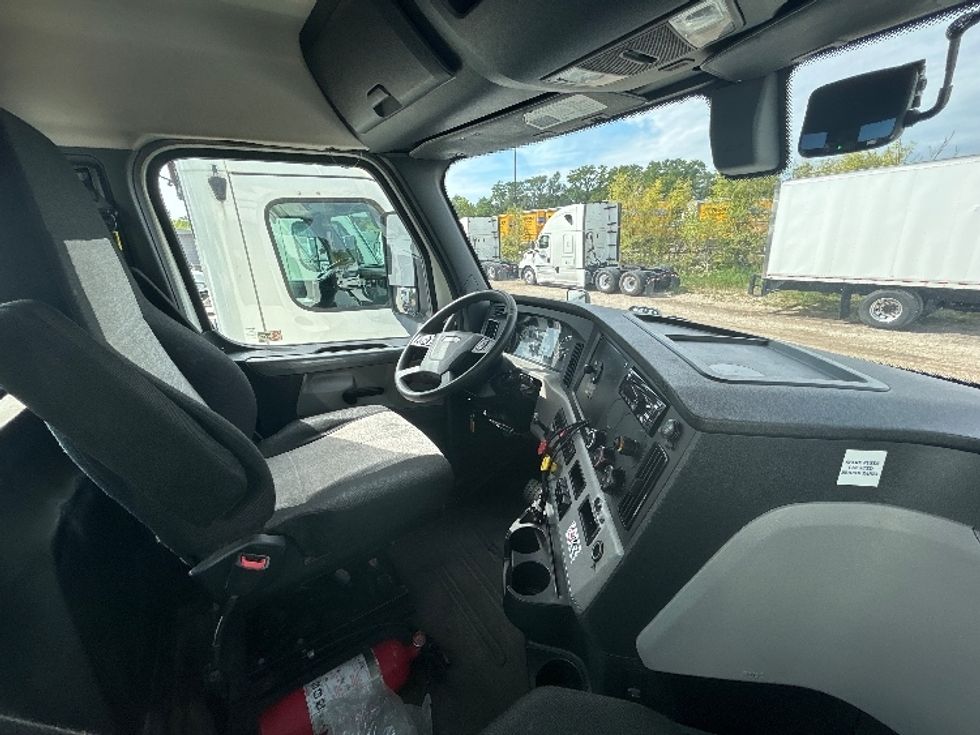 Day Cab Tractor-Heavy Duty Tractors-Freightliner-2018-T12664ST-East Chicago-IN-434,993\n\t\tmiles-$ 38,500 - Image 14