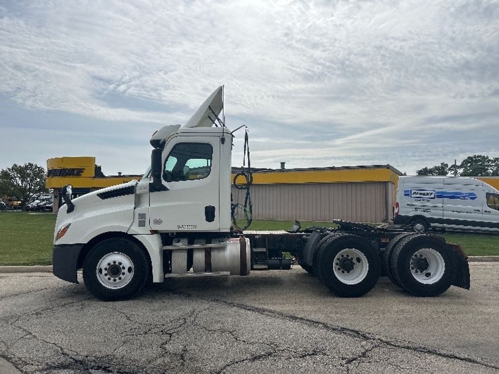 Day Cab Tractor-Heavy Duty Tractors-Freightliner-2018-T12664ST-East Chicago-IN-434,993\n\t\tmiles-$ 38,500 - Image 4