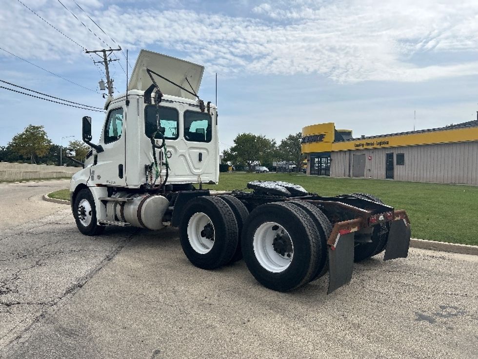 Day Cab Tractor-Heavy Duty Tractors-Freightliner-2018-T12664ST-East Chicago-IN-434,993\n\t\tmiles-$ 38,500 - Image 5