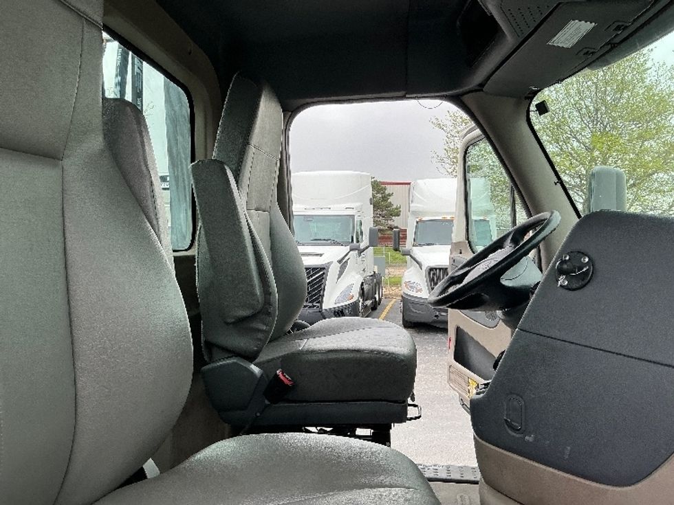 Day Cab Tractor-Heavy Duty Tractors-Freightliner-2018-T12664ST-East Chicago-IN-493,002\n\t\tmiles-$ 34,750 - Image 14