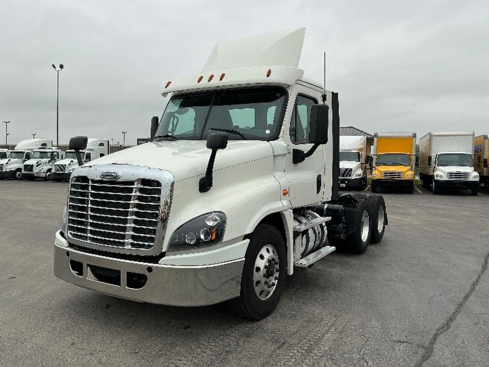 Day Cab Tractor-Heavy Duty Tractors-Freightliner-2018-T12664ST-East Chicago-IN-493,002\n\t\tmiles-$ 34,750 - Image 3