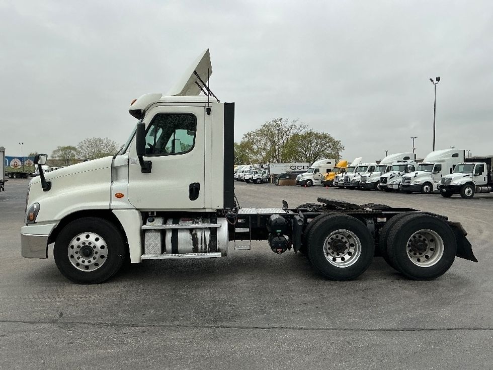 Day Cab Tractor-Heavy Duty Tractors-Freightliner-2018-T12664ST-East Chicago-IN-493,002\n\t\tmiles-$ 34,750 - Image 4